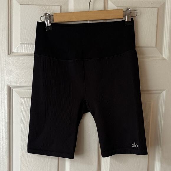 Alo 5" Seamless Ribbed Favorite Short Black size small - Picture 3 of 7